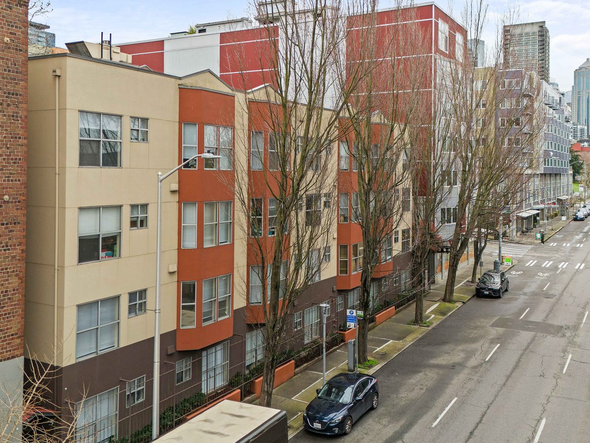 Ellis Court on Western Ave from above